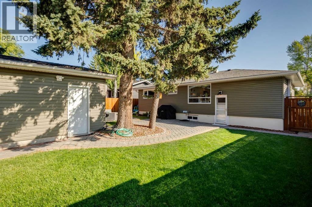 Single Family House Bungalow for Sale in  Gloucester Crescent SW Glamorgan Calgary 