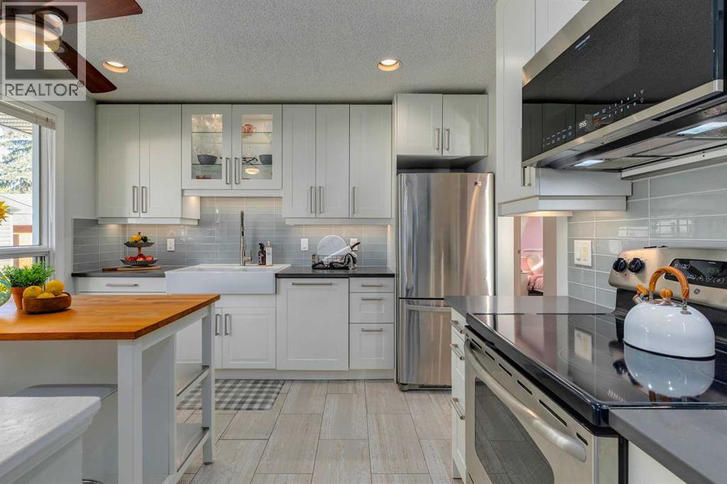 Single Family House Bungalow for Sale in  Gloucester Crescent SW Glamorgan Calgary 