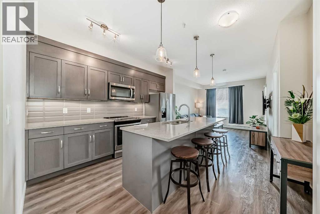 Single Family House for Sale in   Shawnee Common SW Shawnee Slopes Calgary 
