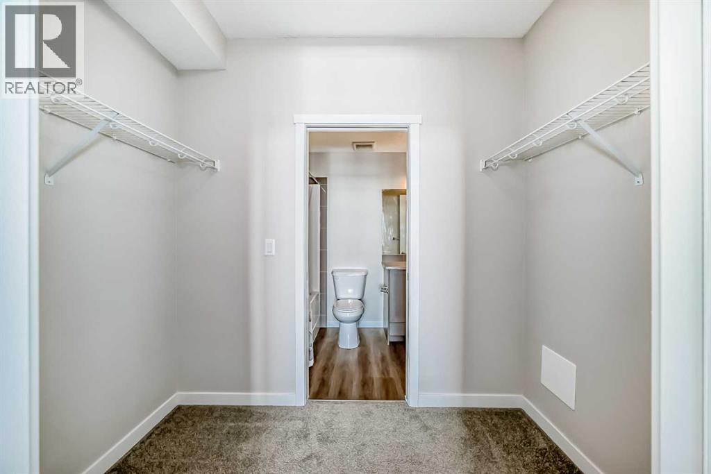Single Family House for Sale in   Shawnee Common SW Shawnee Slopes Calgary 