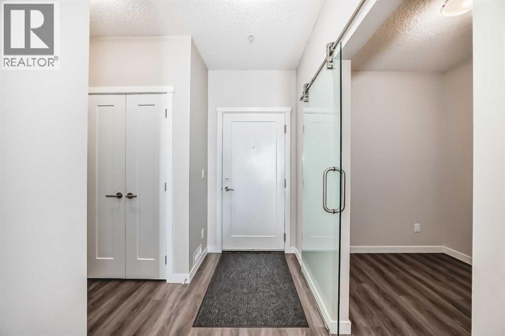 Single Family House for Sale in   Shawnee Common SW Shawnee Slopes Calgary 