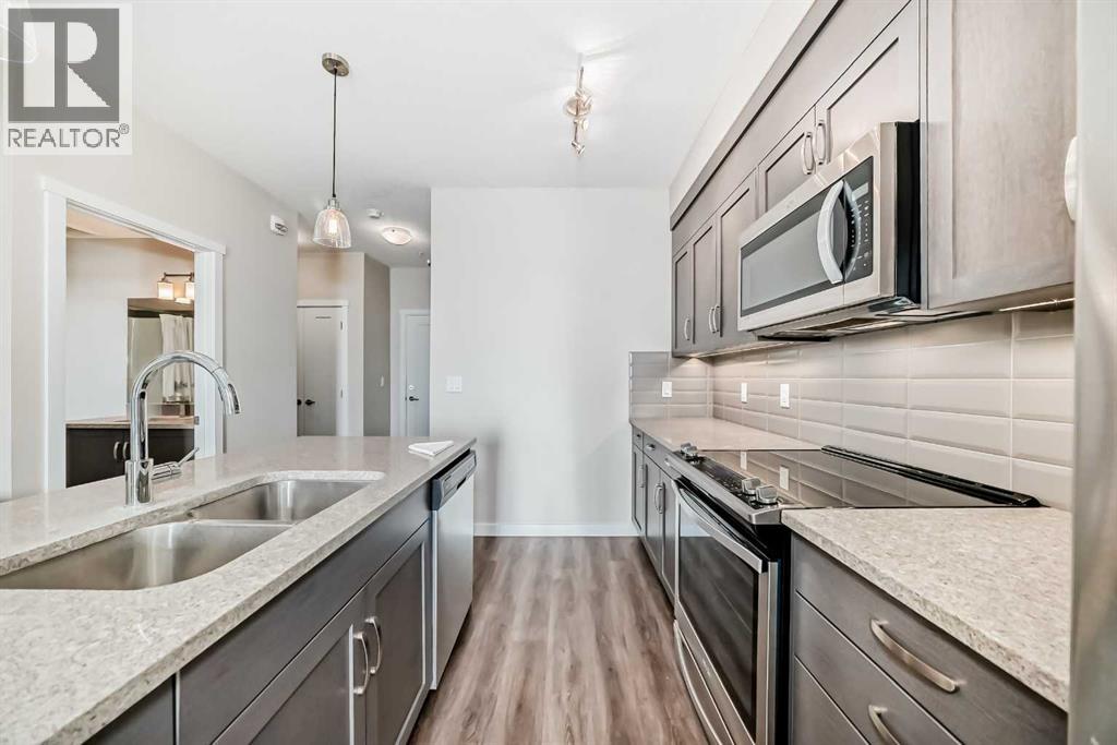 Single Family House for Sale in   Shawnee Common SW Shawnee Slopes Calgary 