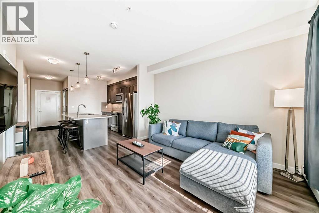 Single Family House for Sale in   Shawnee Common SW Shawnee Slopes Calgary 