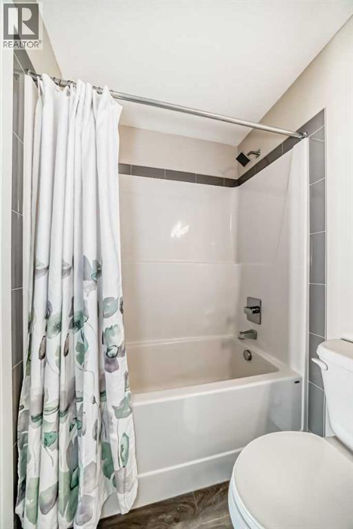 Single Family House for Sale in   Shawnee Common SW Shawnee Slopes Calgary 