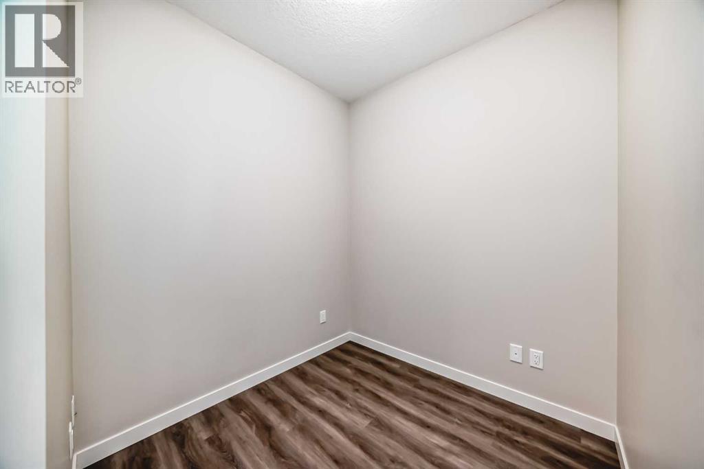 Single Family House for Sale in   Shawnee Common SW Shawnee Slopes Calgary 