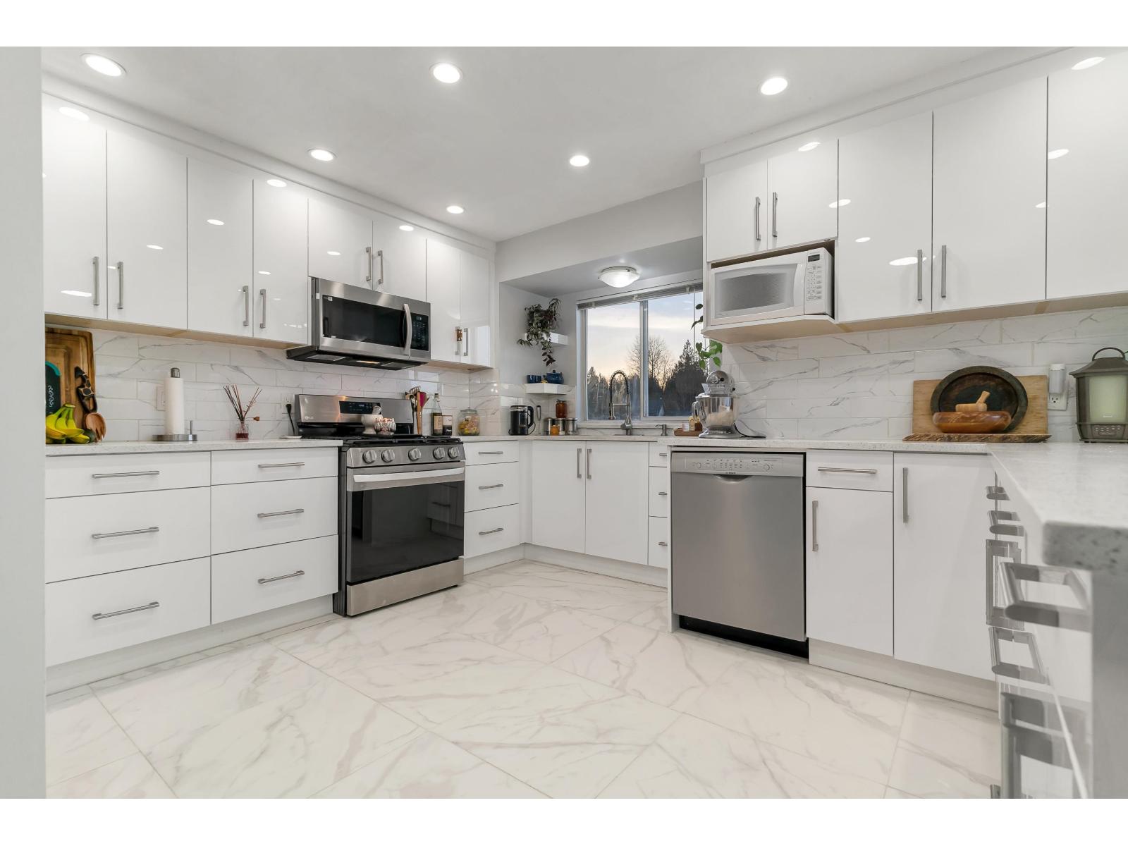 35486 SANDY HILL ROAD, Abbotsford