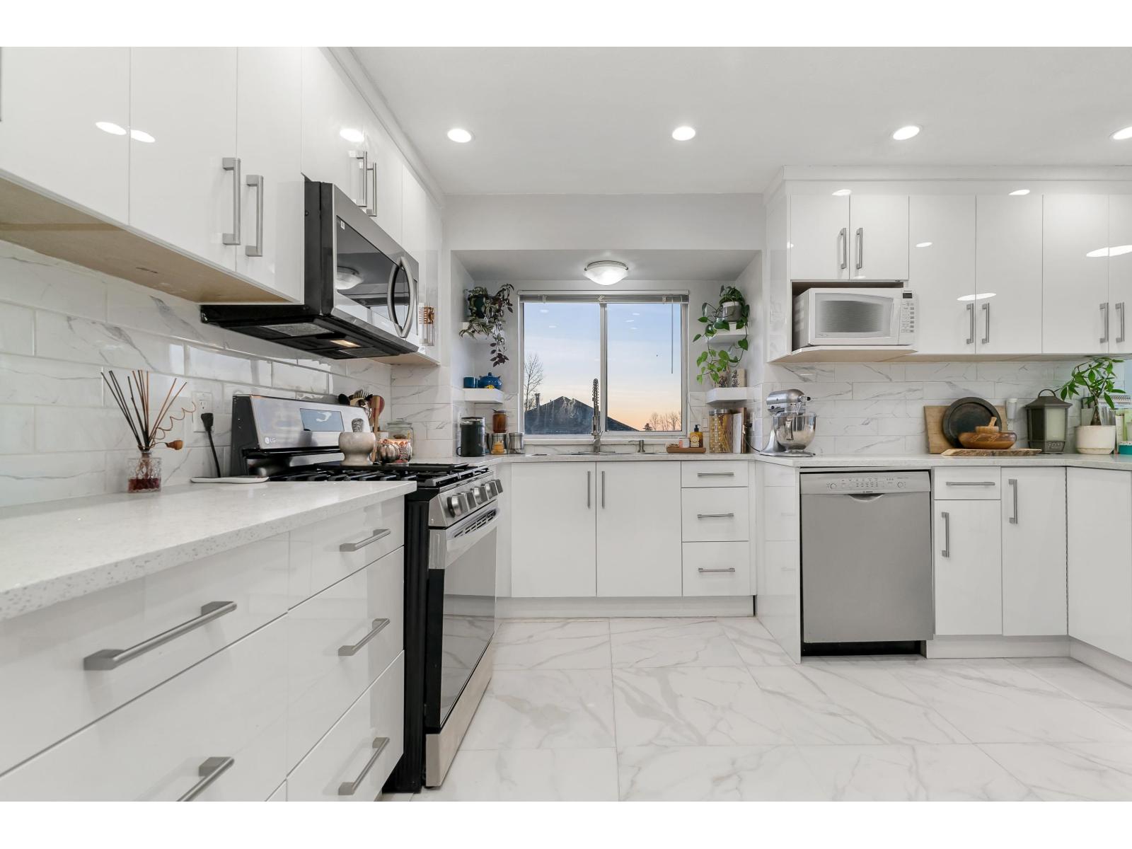 35486 SANDY HILL ROAD, Abbotsford