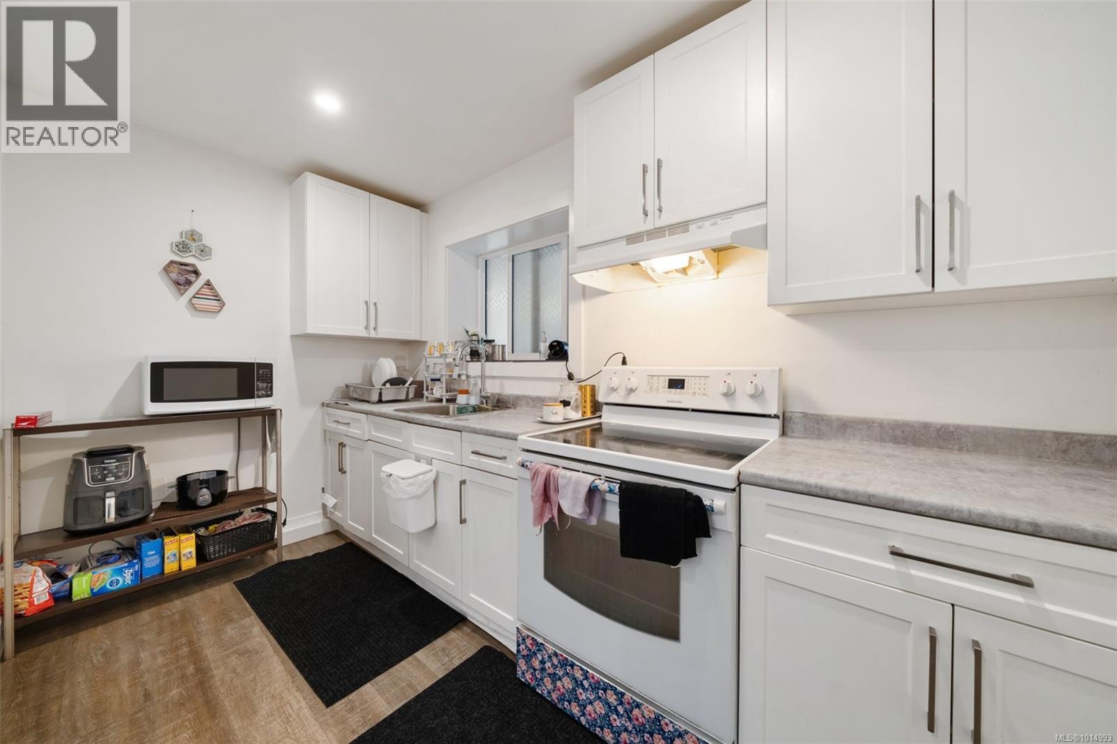  798 Cecil Blogg Drive, Colwood