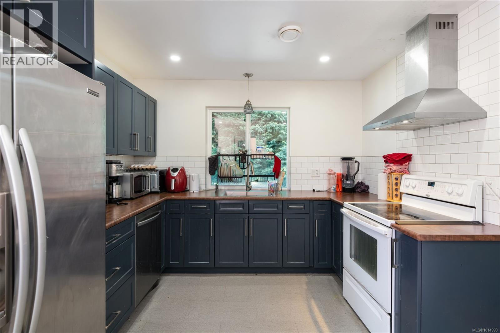  798 Cecil Blogg Drive, Colwood