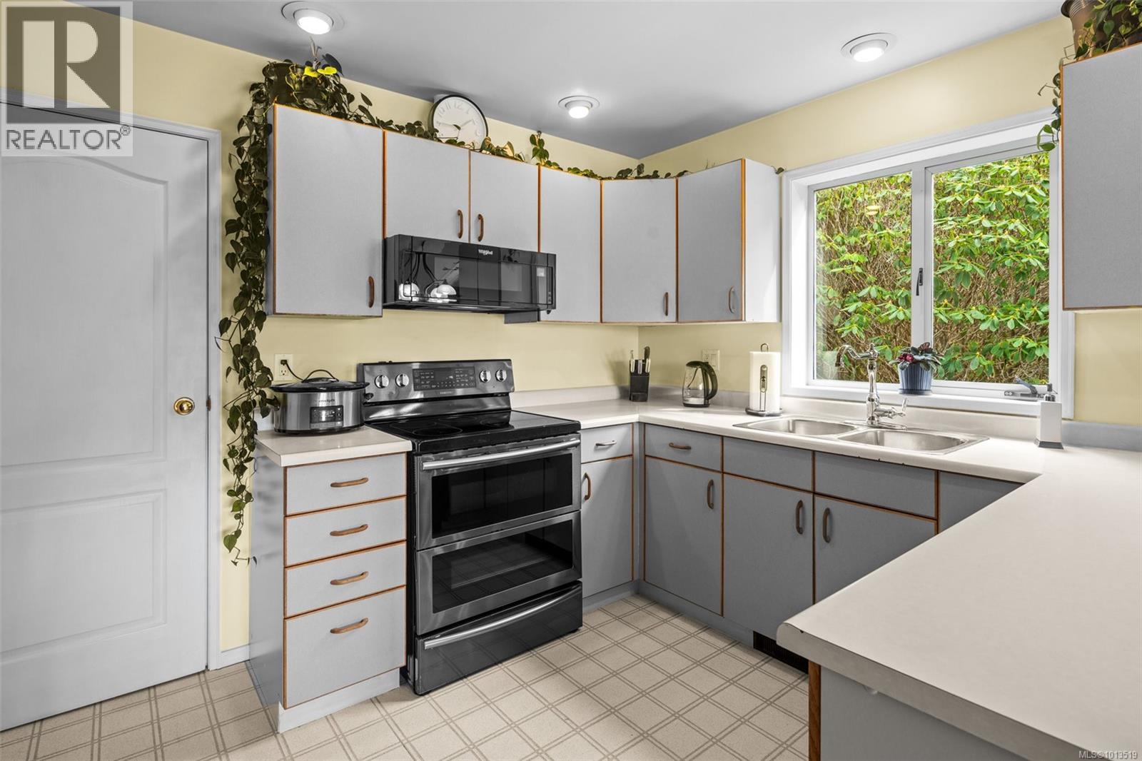  2601 Seaside Drive, Sooke