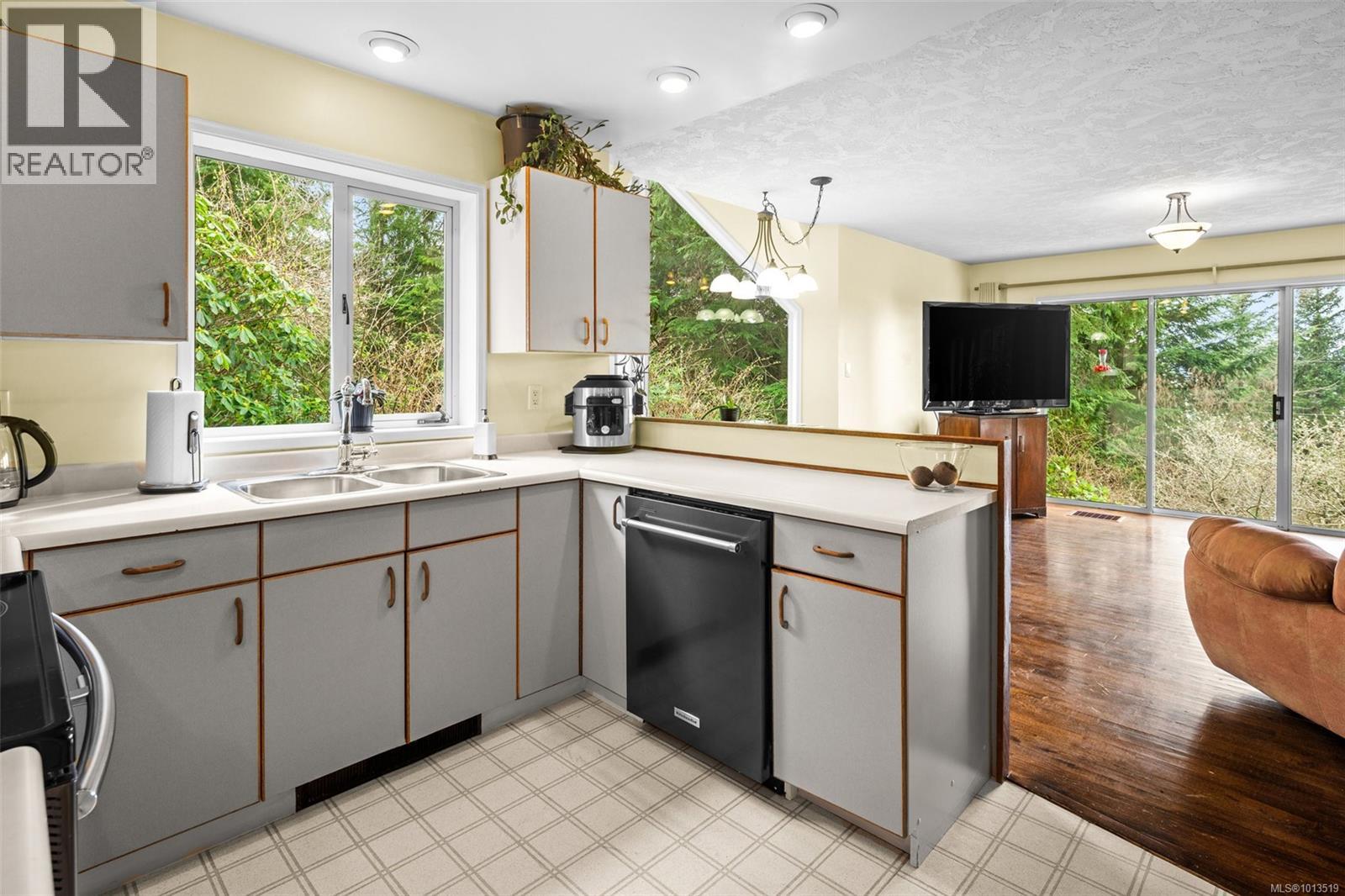  2601 Seaside Drive, Sooke