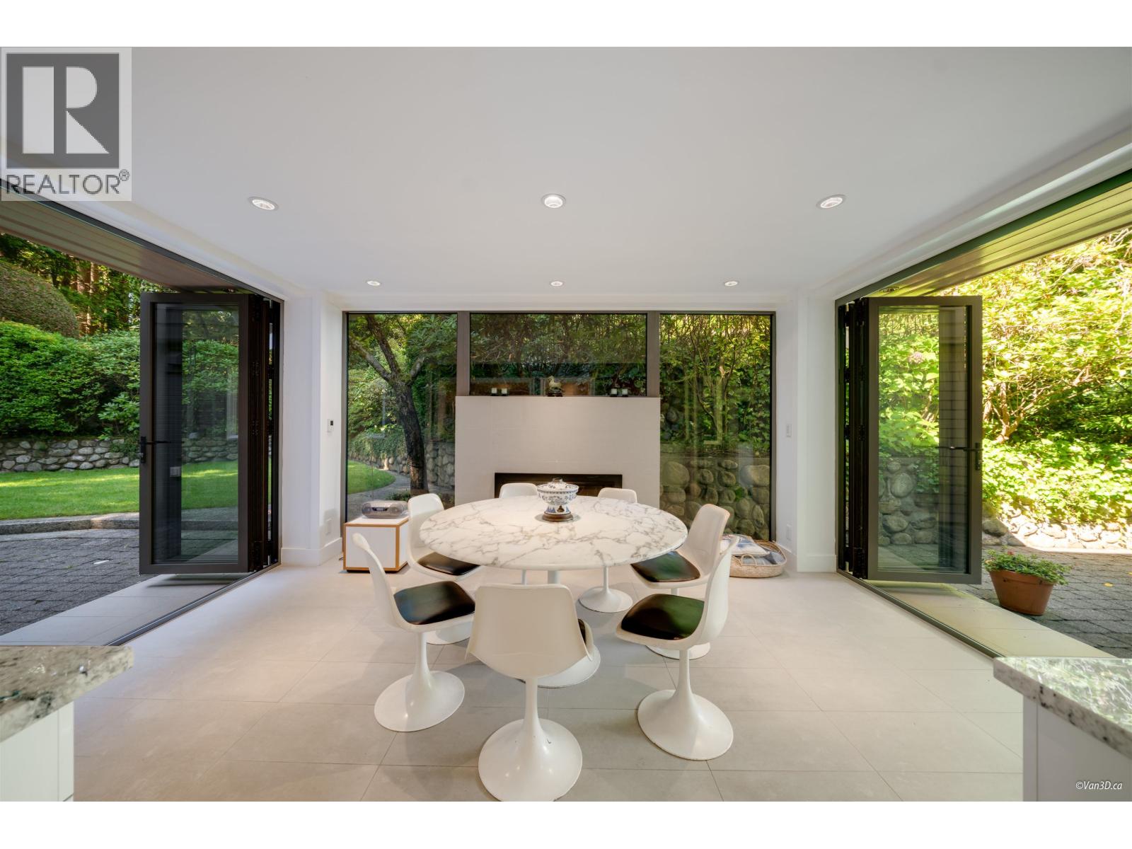 485 SOUTHBOROUGH DRIVE, West Vancouver