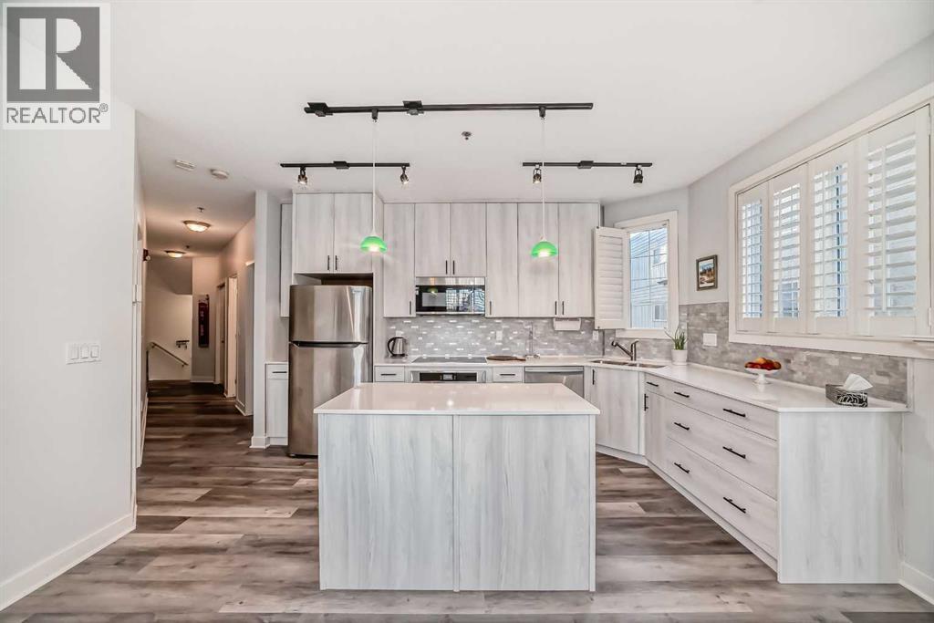 201, 3412 Parkdale Boulevard NW, Calgary, Alberta