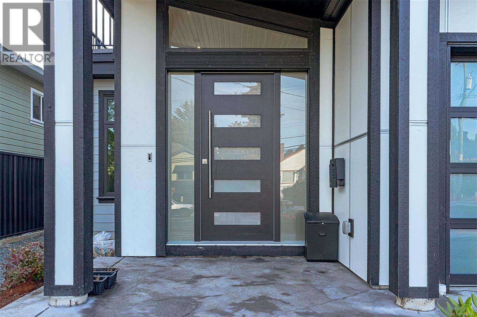 2555 Sinclair Rd, Saanich