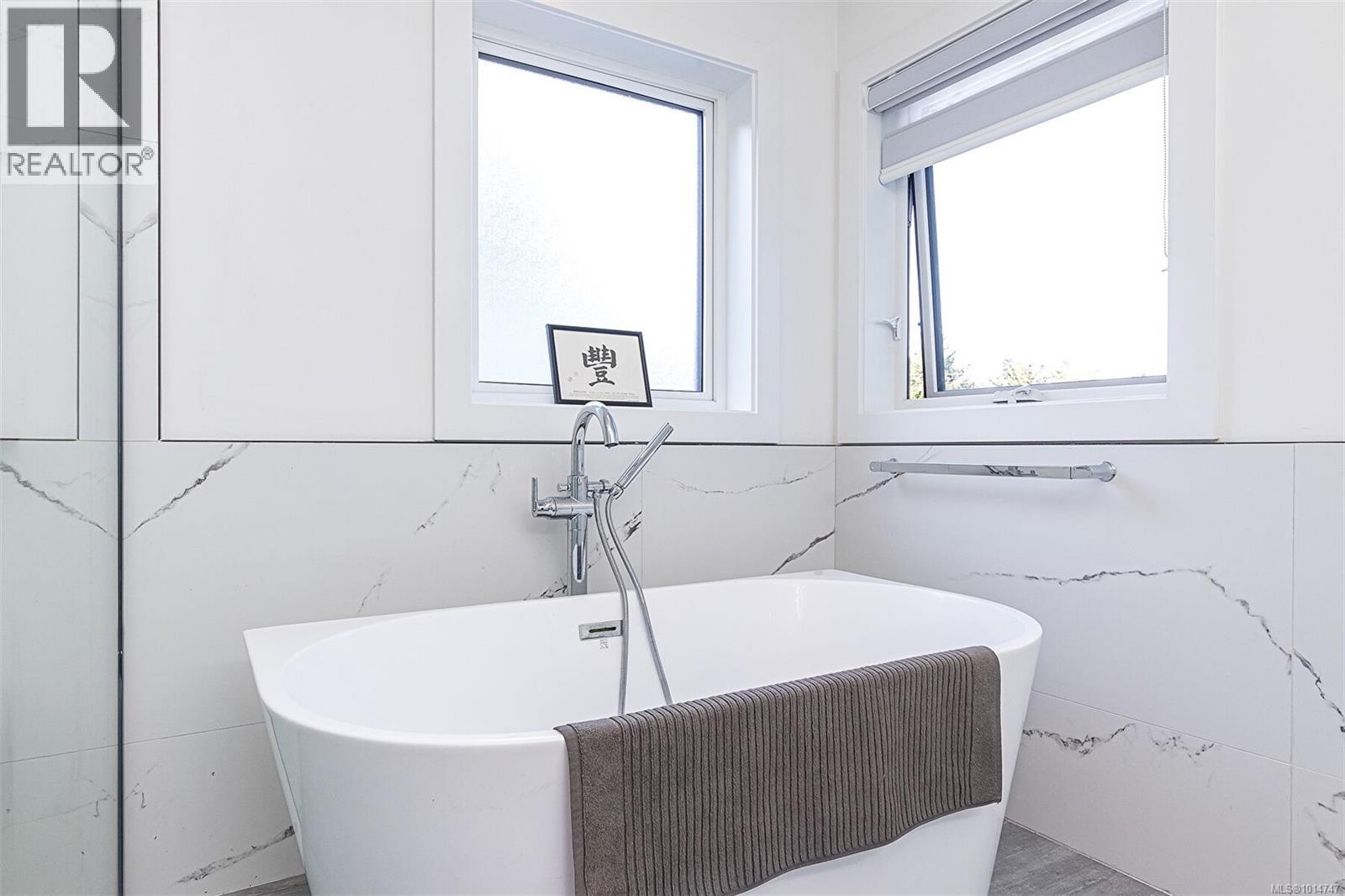 2555 Sinclair Rd, Saanich