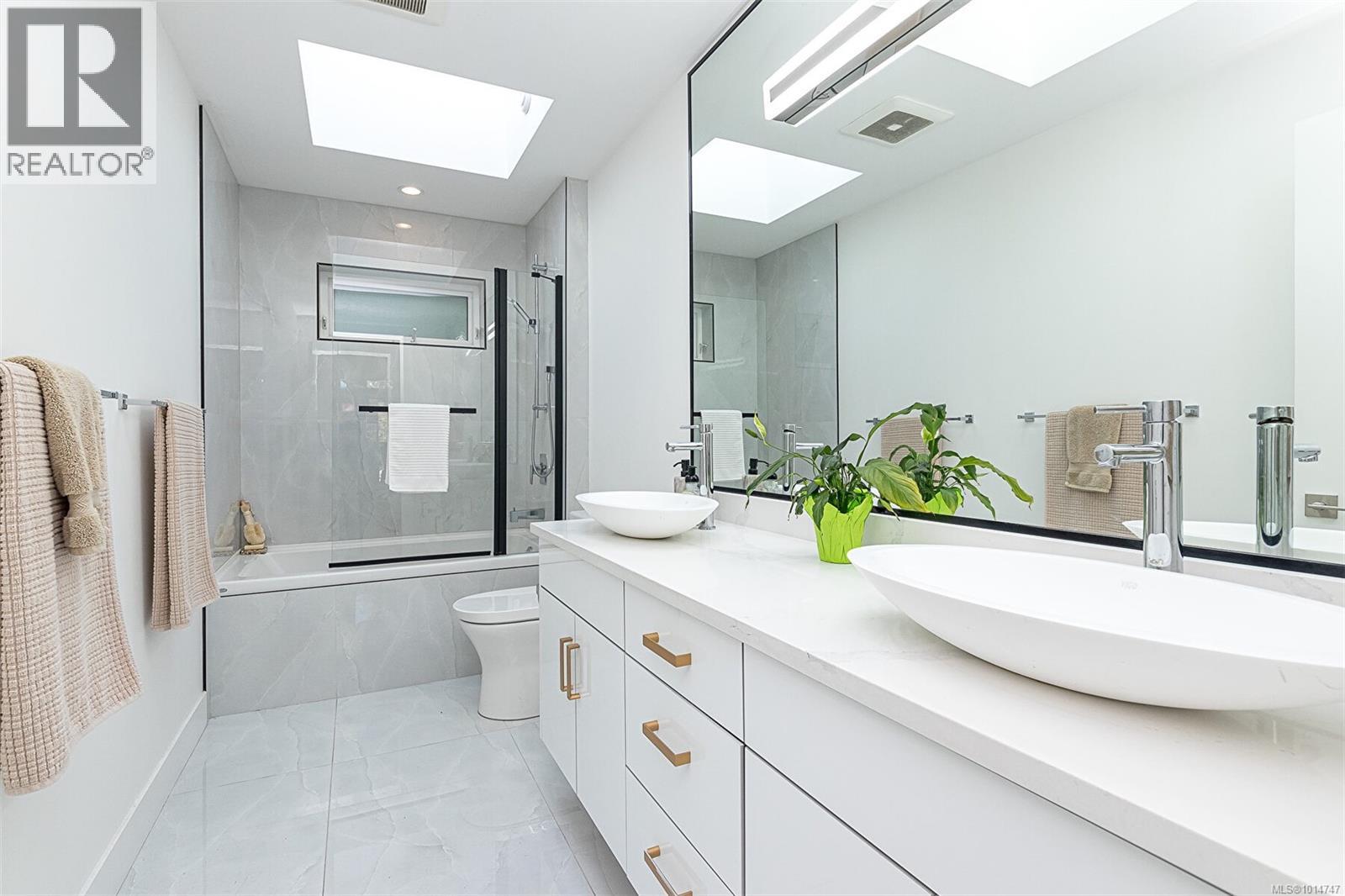 2555 Sinclair Rd, Saanich