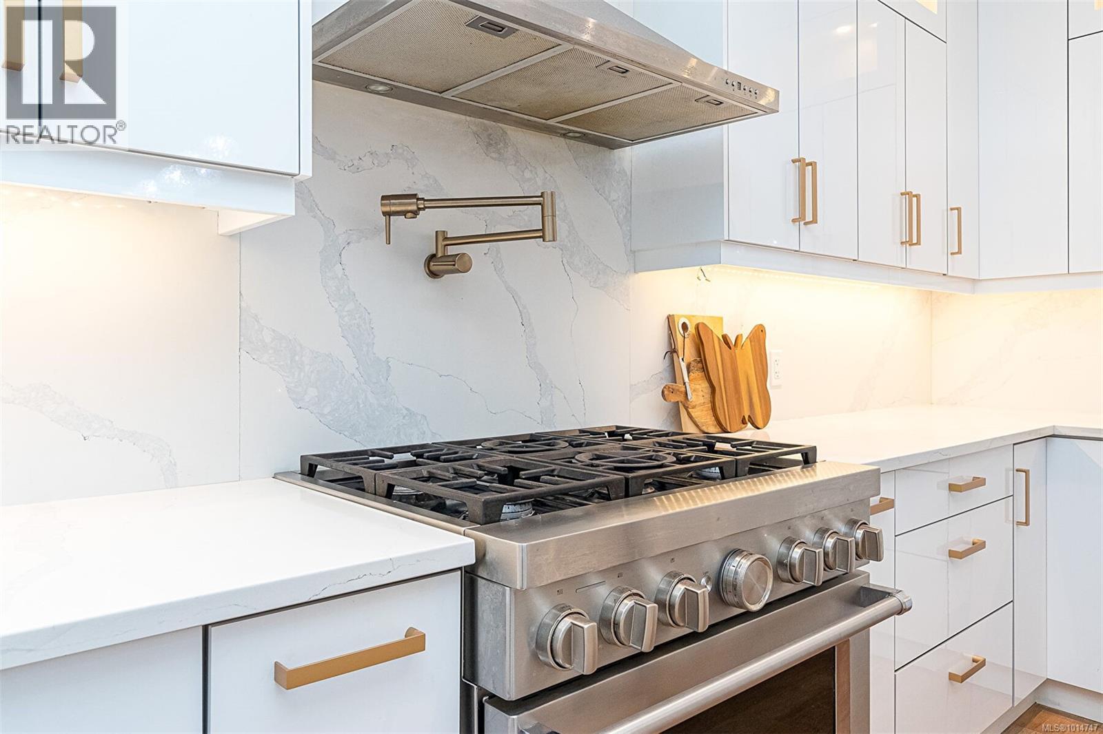 2555 Sinclair Rd, Saanich
