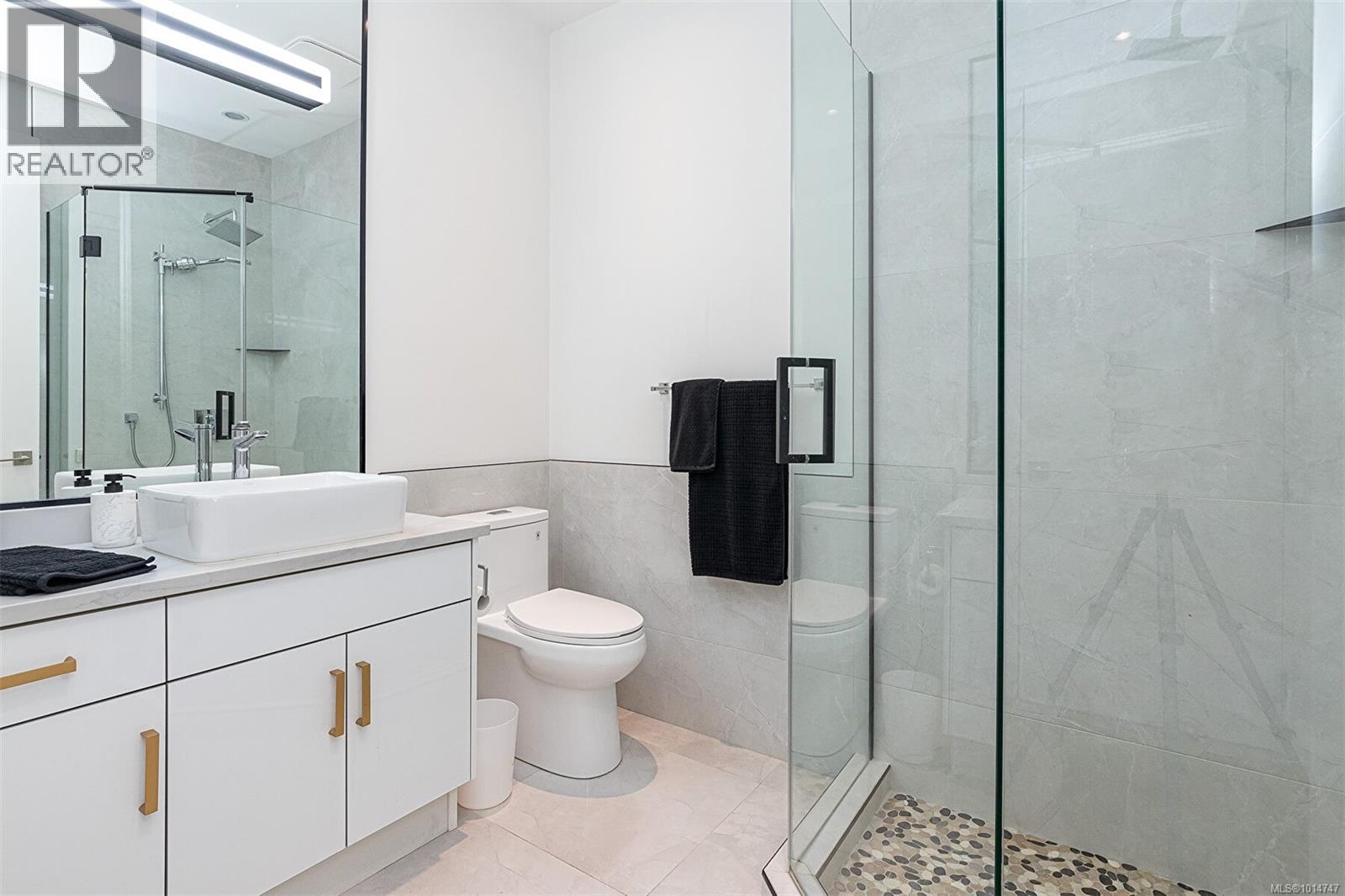 2555 Sinclair Rd, Saanich