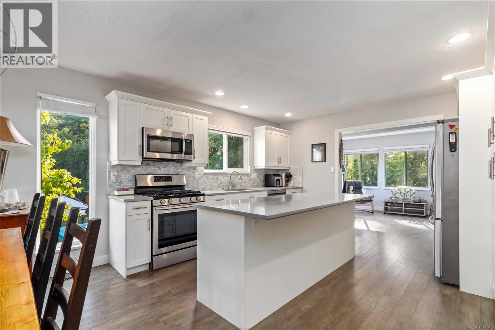  4254 Eastridge Crescent, Saanich