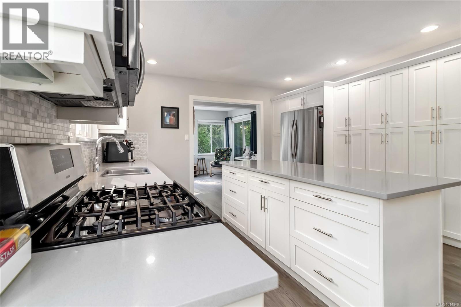  4254 Eastridge Crescent, Saanich