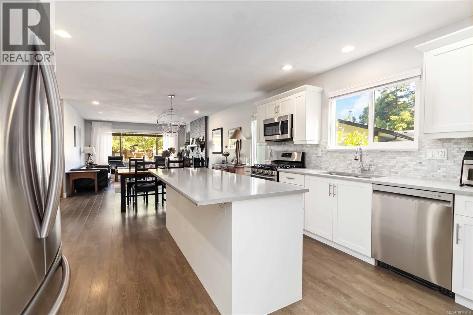  4254 Eastridge Crescent, Saanich
