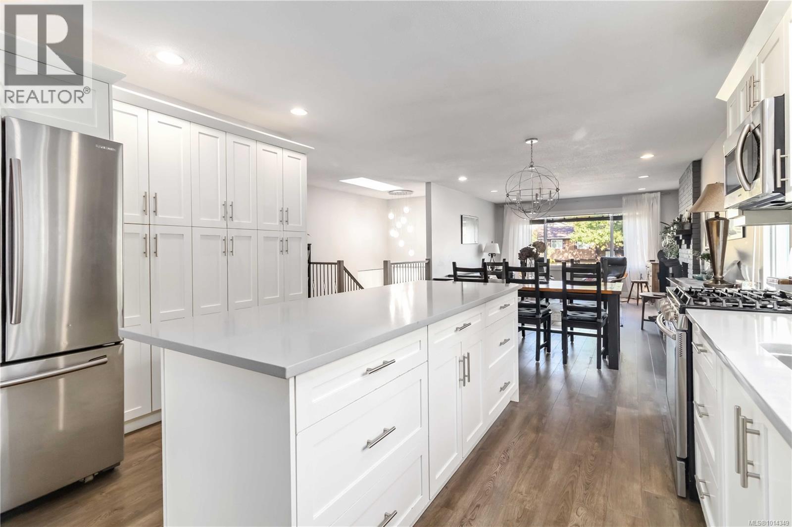  4254 Eastridge Crescent, Saanich