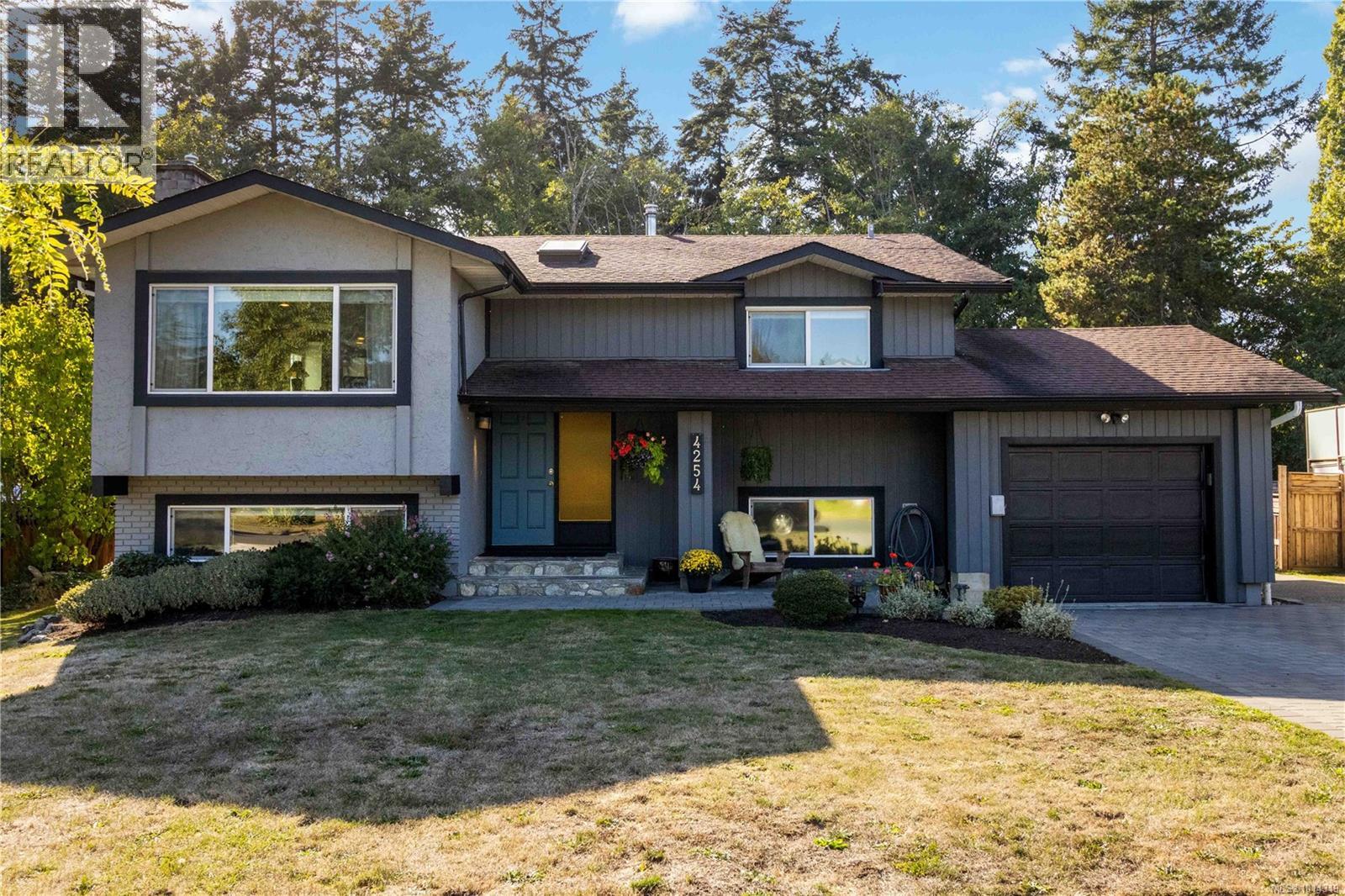  4254 Eastridge Crescent, Saanich
