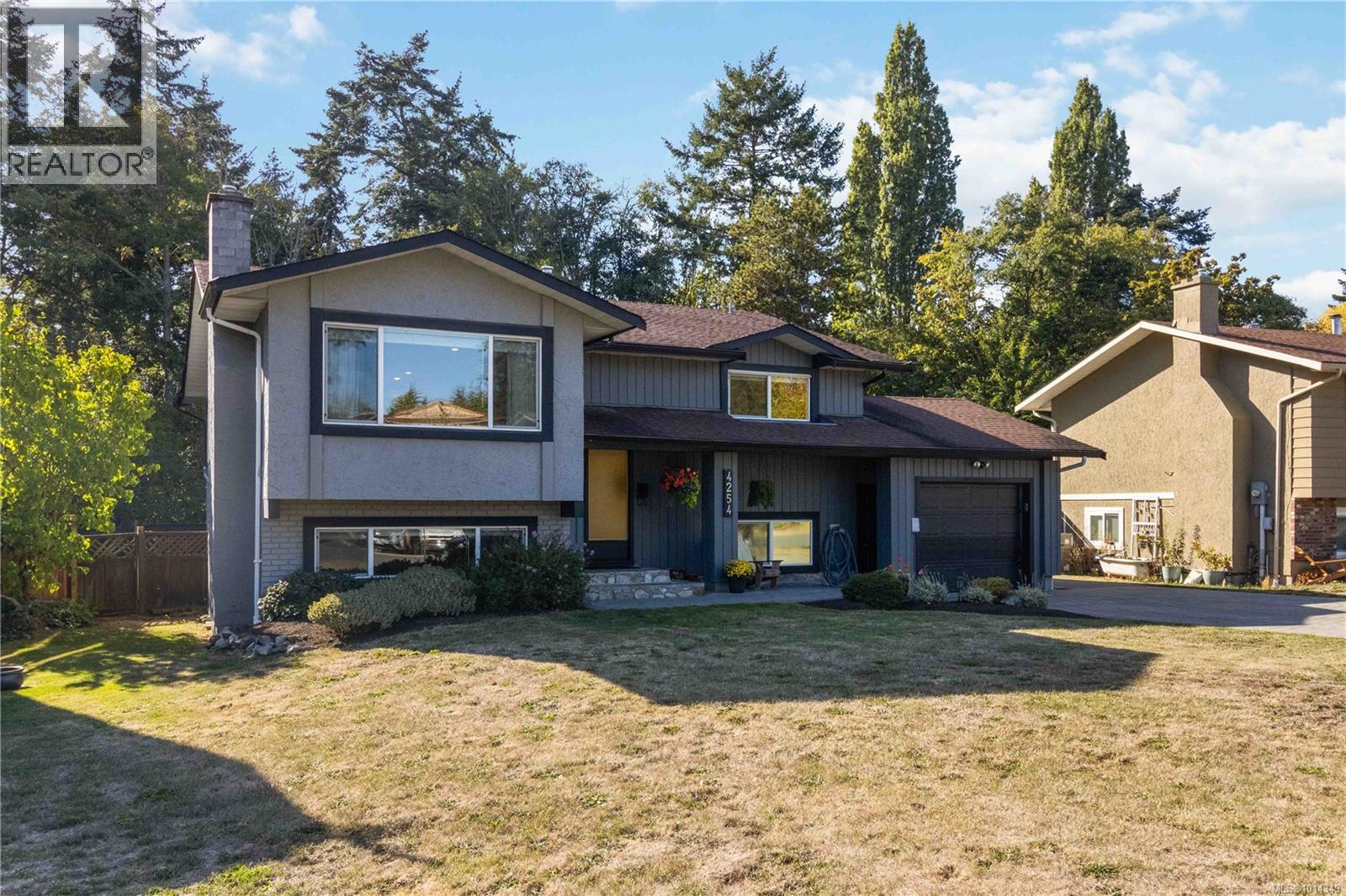  4254 Eastridge Crescent, Saanich