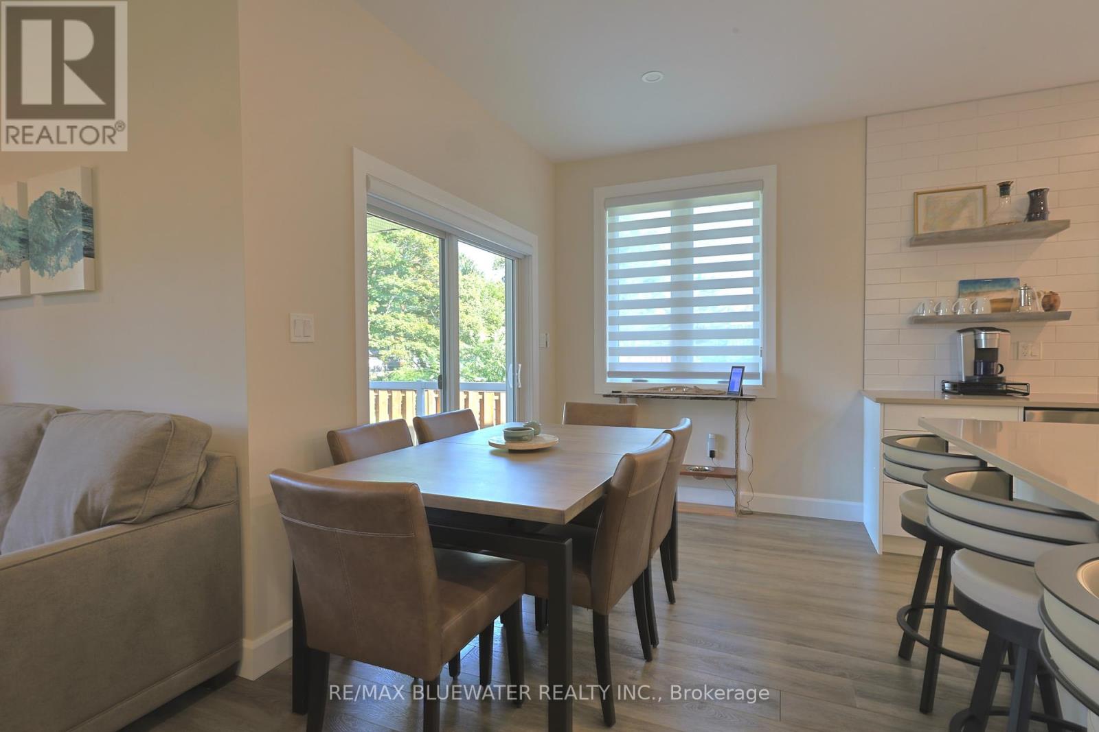 Single Family House Bungalow for Sale in  BROAD STREET North Middlesex (Parkhill) 