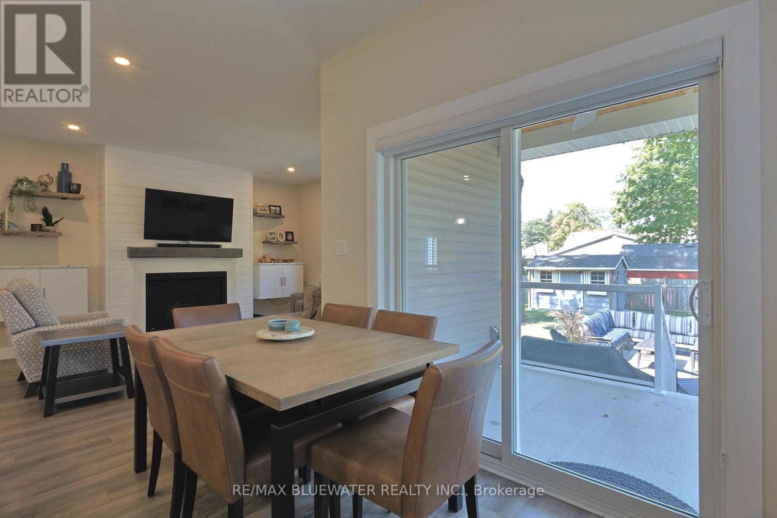 Single Family House Bungalow for Sale in  BROAD STREET North Middlesex (Parkhill) 