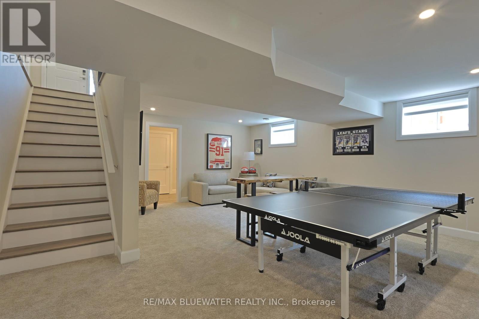 Single Family House Bungalow for Sale in  BROAD STREET North Middlesex (Parkhill) 