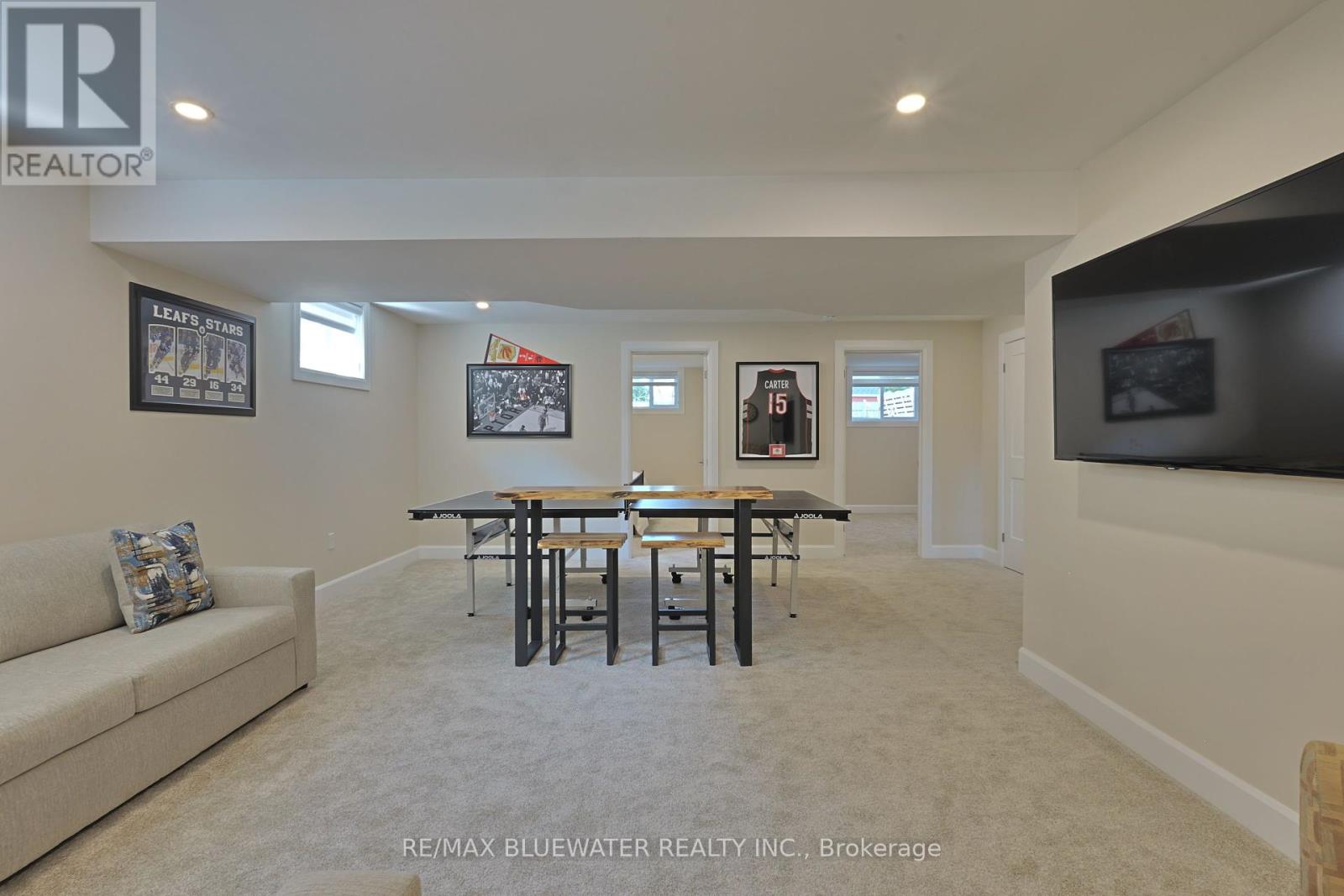 Single Family House Bungalow for Sale in  BROAD STREET North Middlesex (Parkhill) 