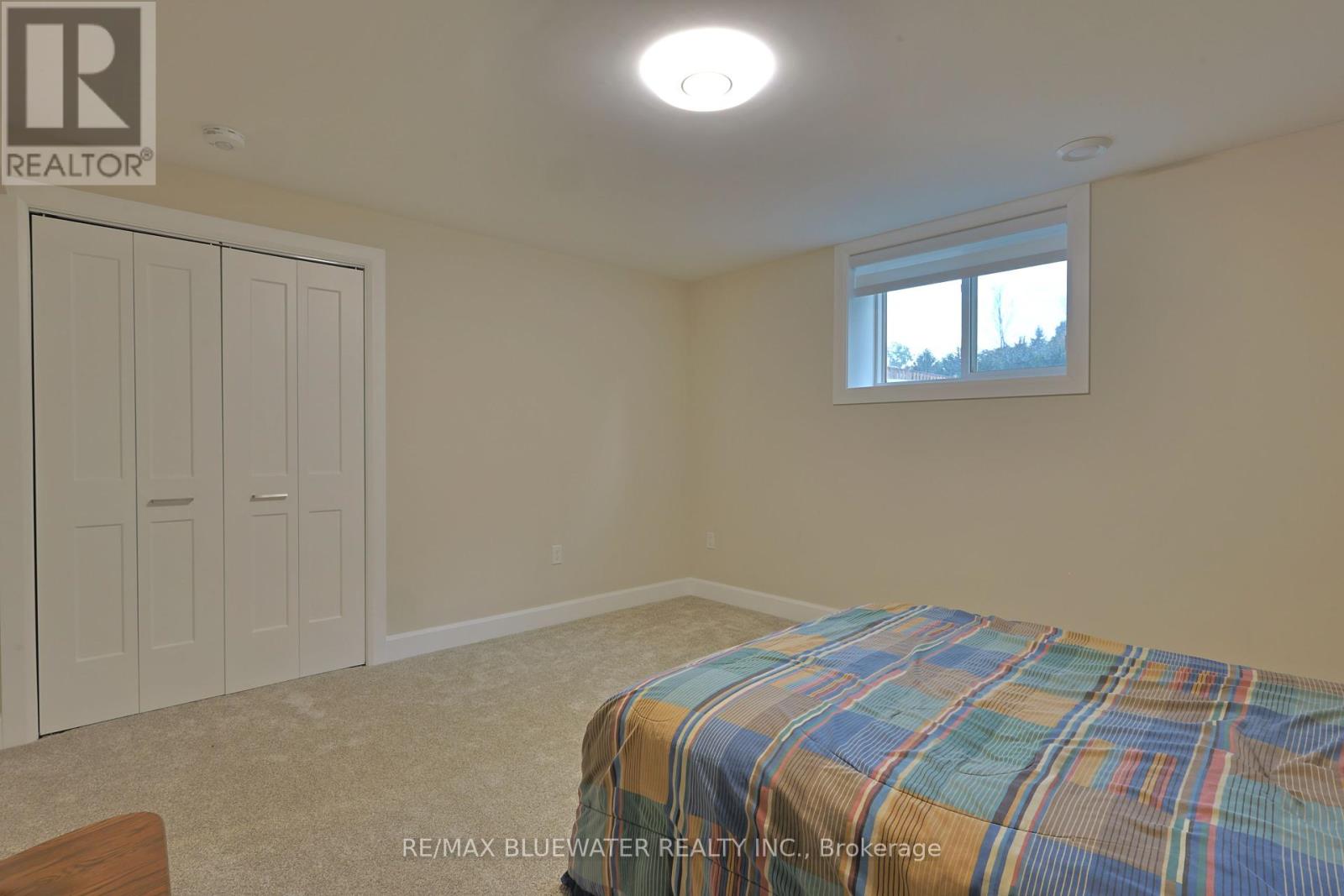 Single Family House Bungalow for Sale in  BROAD STREET North Middlesex (Parkhill) 