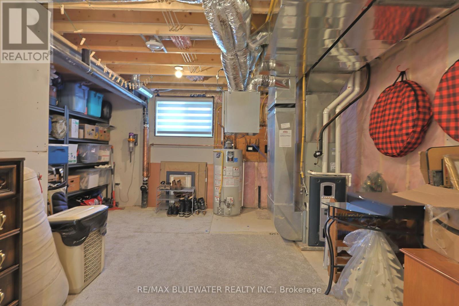 Single Family House Bungalow for Sale in  BROAD STREET North Middlesex (Parkhill) 