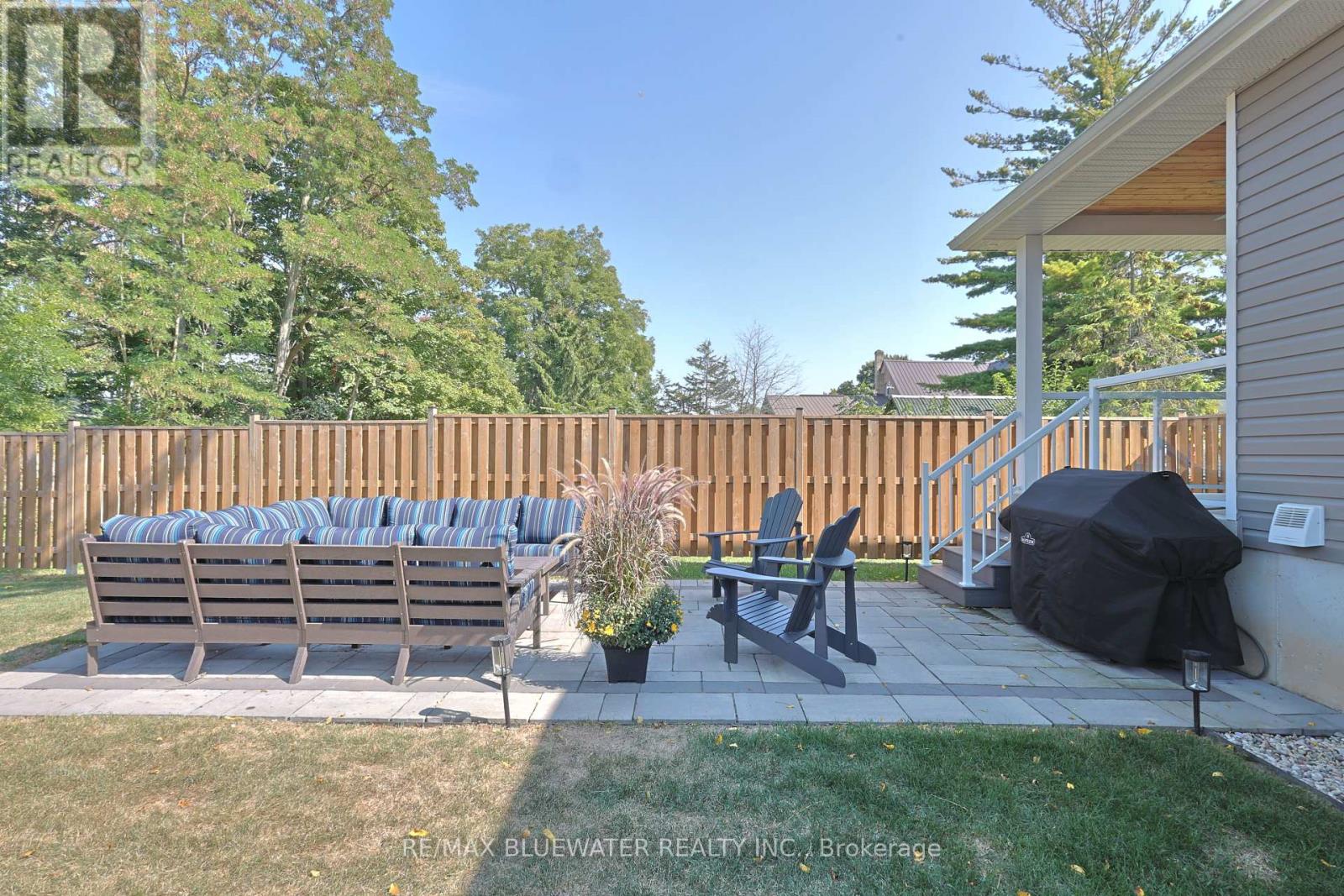 Single Family House Bungalow for Sale in  BROAD STREET North Middlesex (Parkhill) 