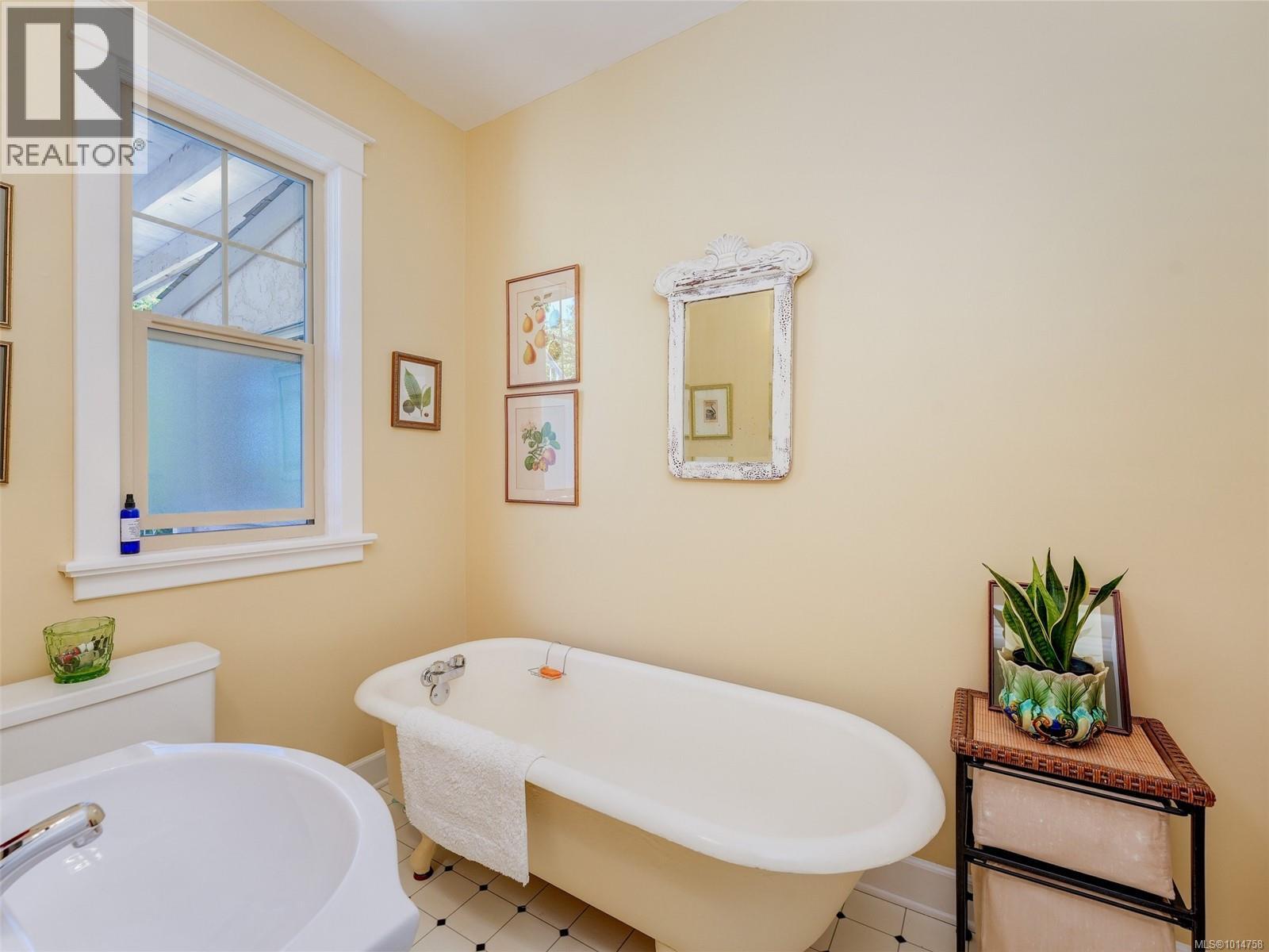  355 Richmond Avenue, Victoria
