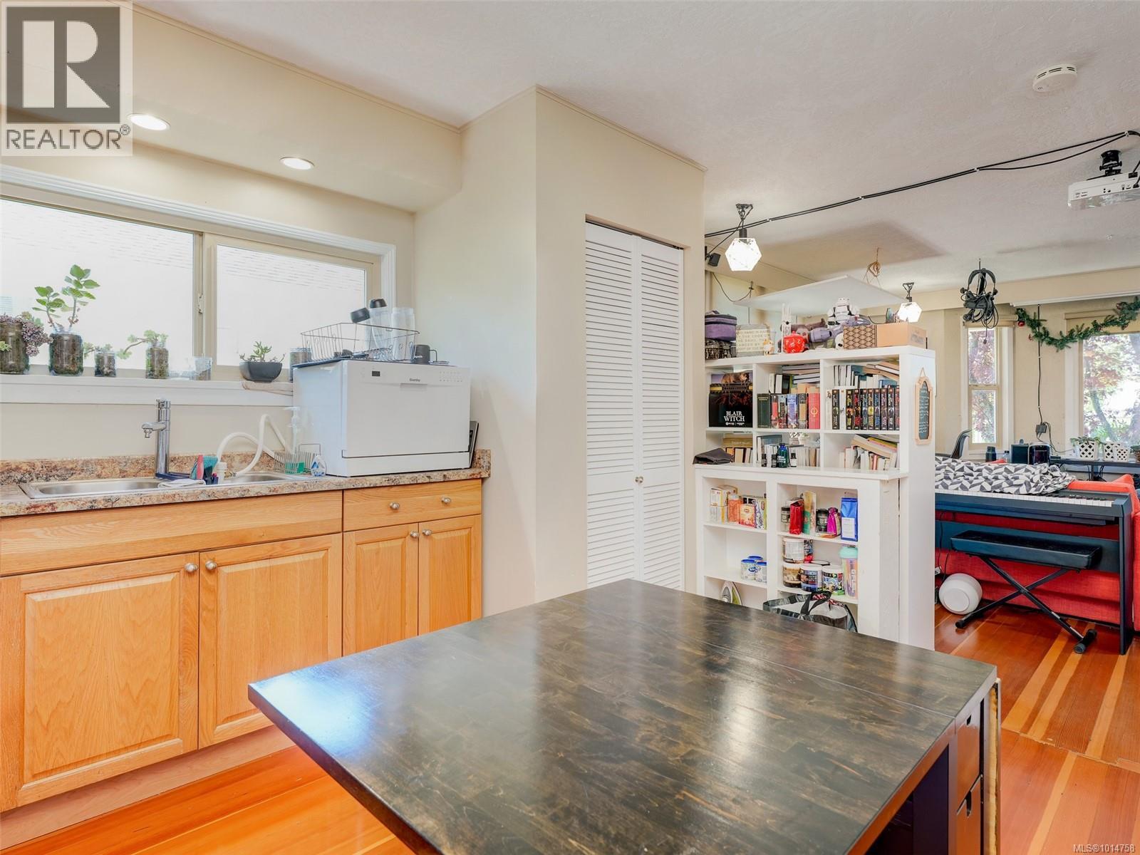  355 Richmond Avenue, Victoria