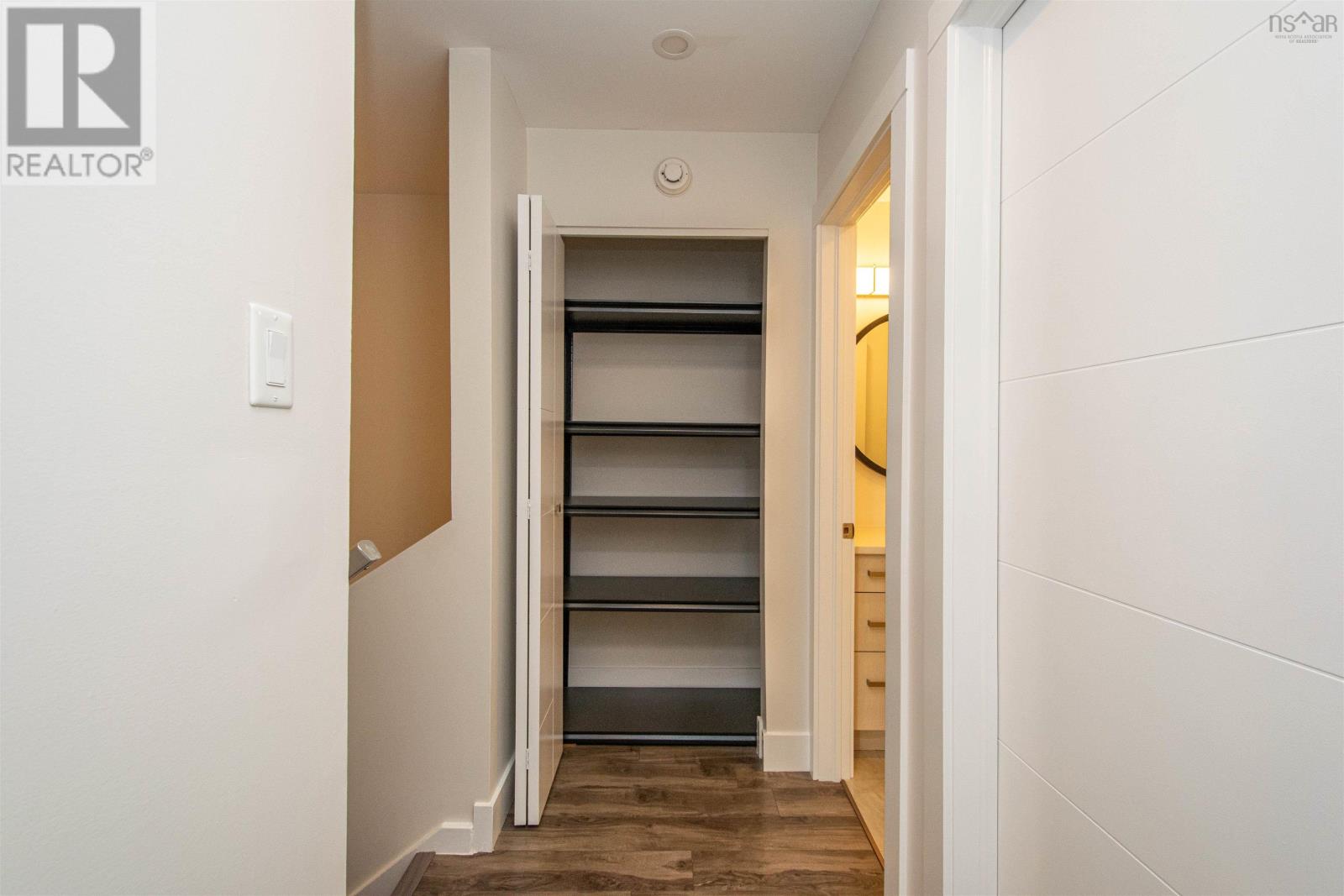 Property 20 of 49 of 5877 Gainsborough Place