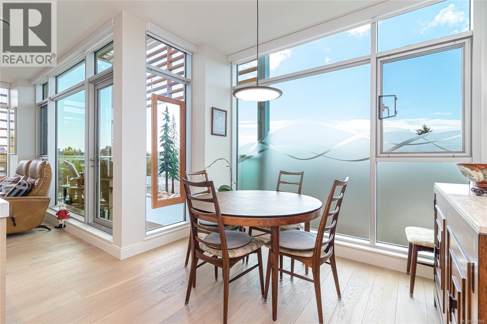 405 1916 Oak Bay Avenue, Victoria