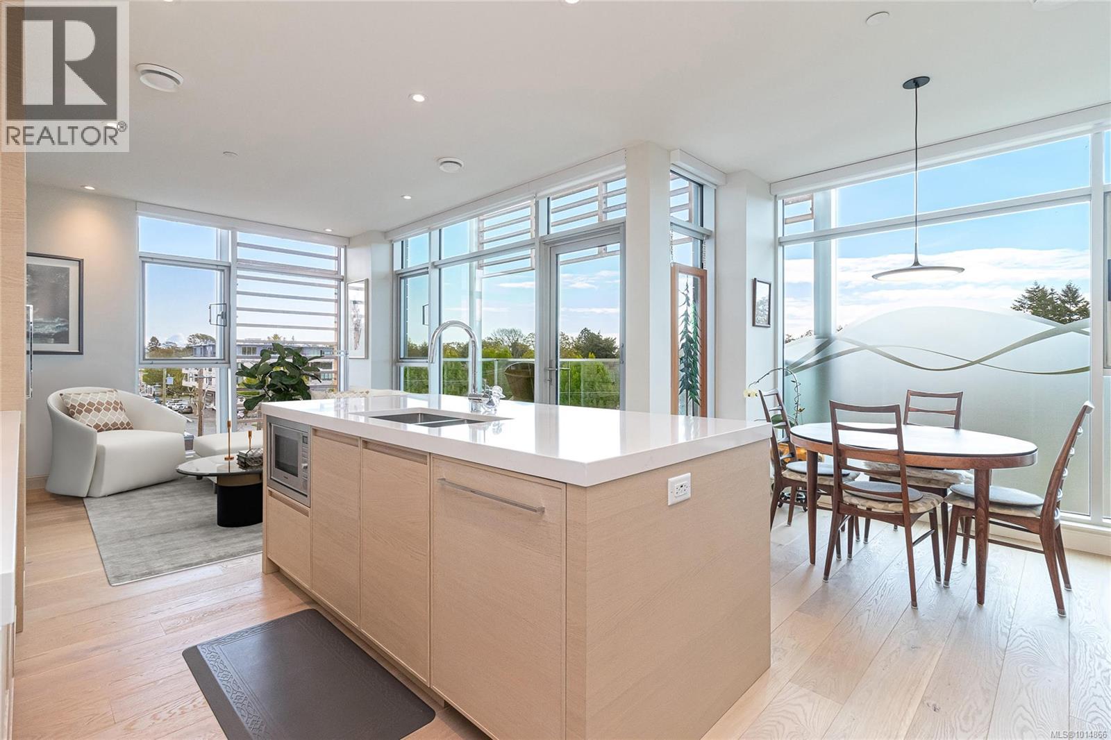 405 1916 Oak Bay Avenue, Victoria