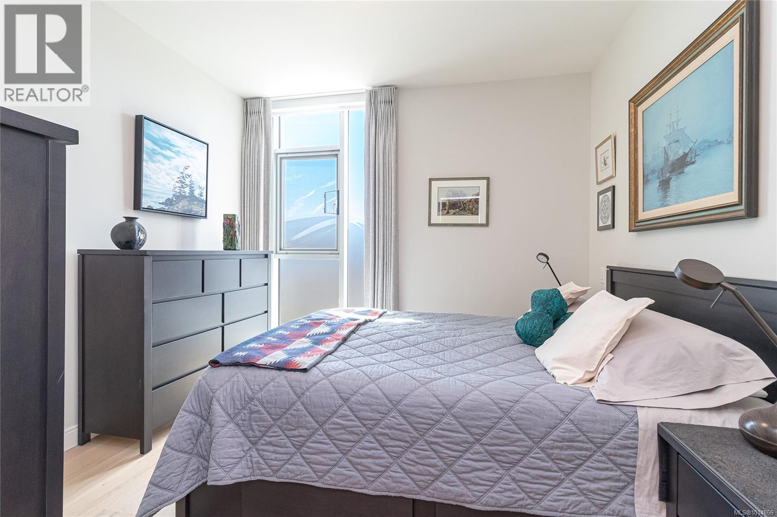 405 1916 Oak Bay Avenue, Victoria
