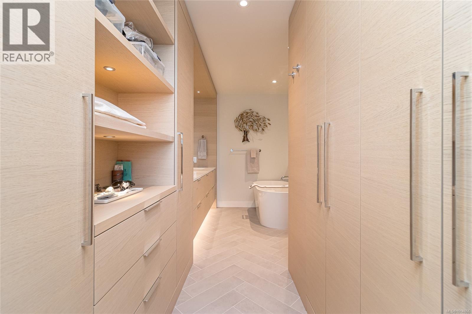 405 1916 Oak Bay Avenue, Victoria