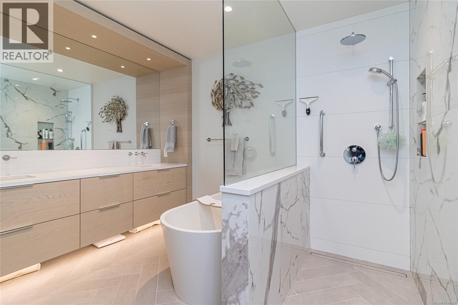 405 1916 Oak Bay Avenue, Victoria