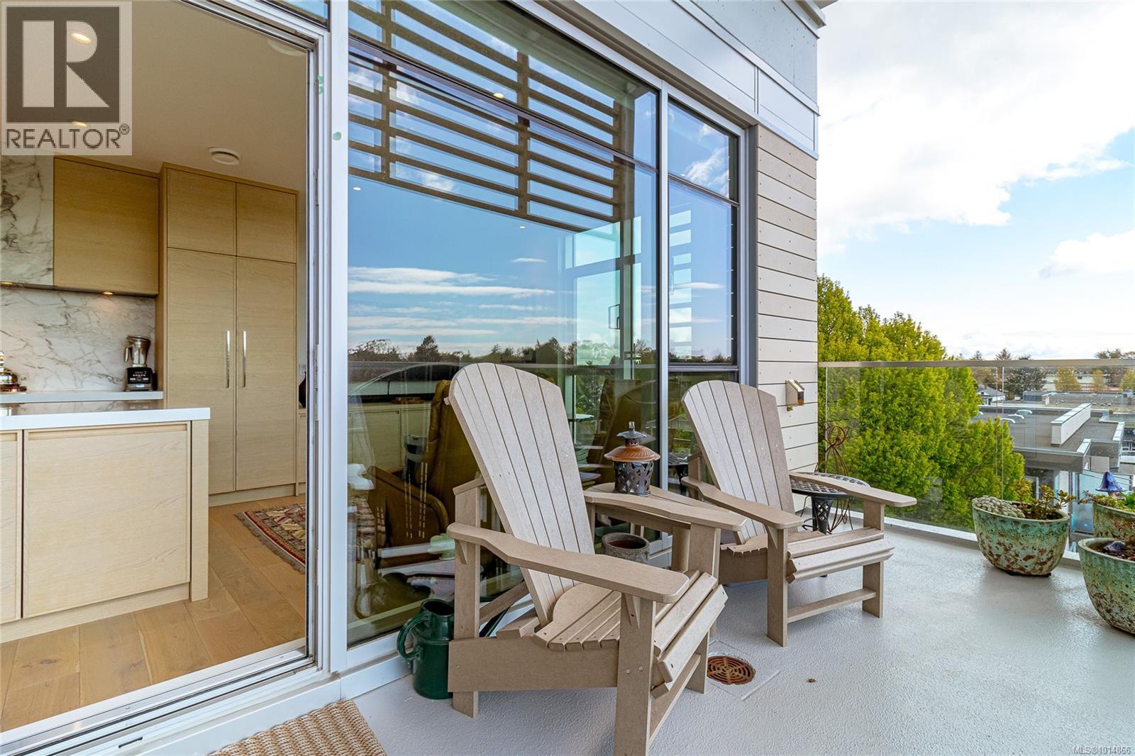 405 1916 Oak Bay Avenue, Victoria