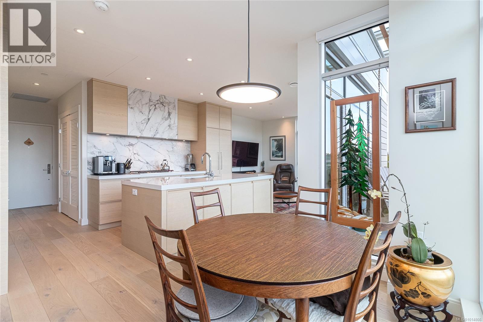 405 1916 Oak Bay Avenue, Victoria
