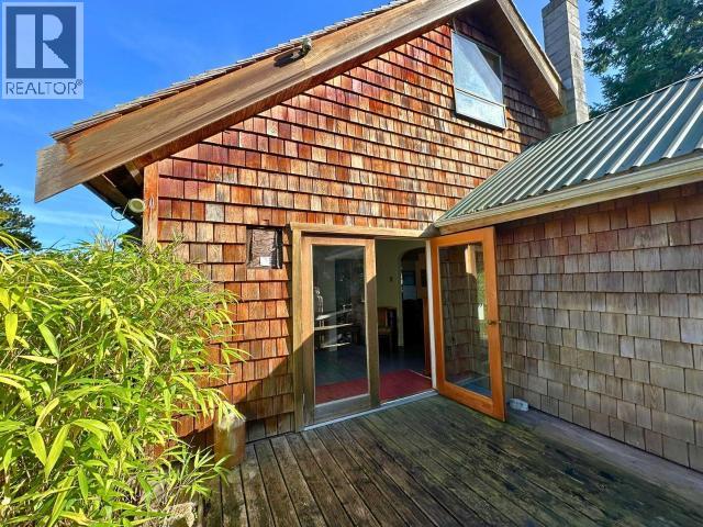 9836 SEVILLA ISLAND, Powell River