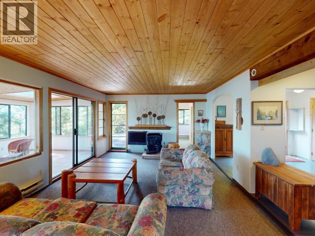 9836 SEVILLA ISLAND, Powell River