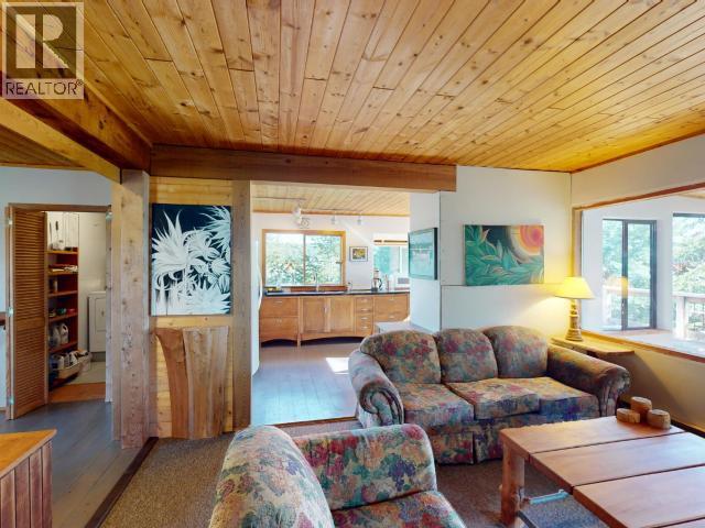 9836 SEVILLA ISLAND, Powell River