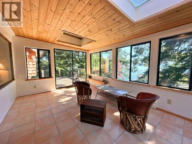 9836 SEVILLA ISLAND, Powell River