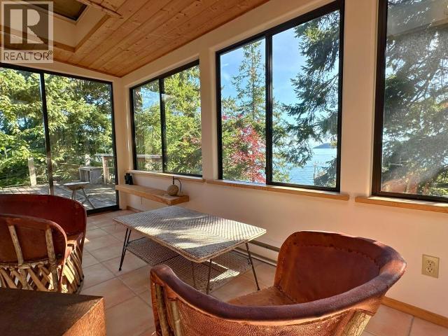 9836 SEVILLA ISLAND, Powell River